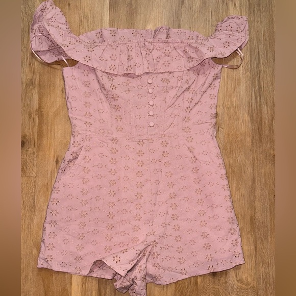 KIMCHI BLUE Jeena Eyelet Off-The-Shoulder Romper Festival Revolve Pink Coquette - Picture 5 of 8